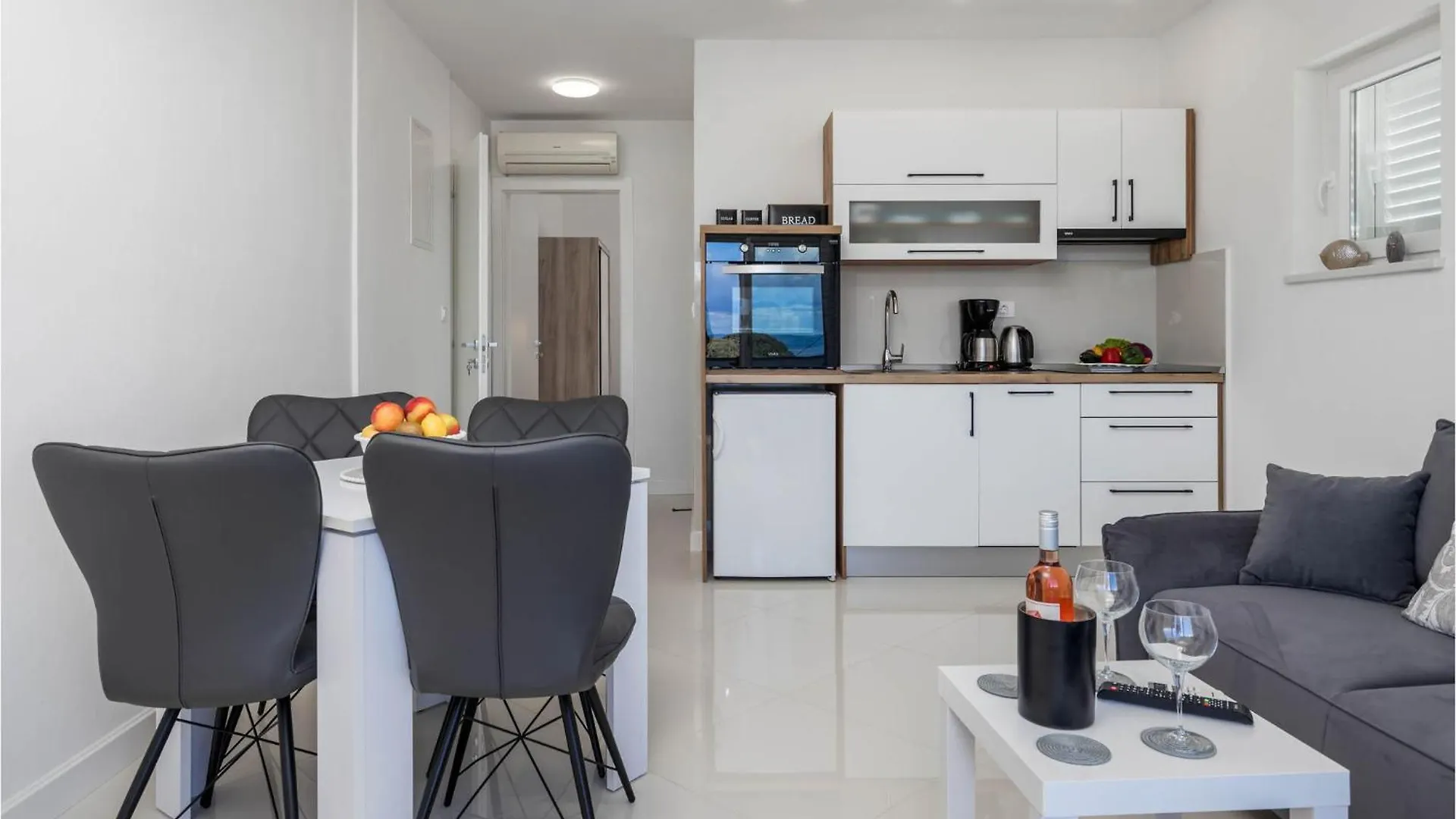 1 Bedroom Stunning Apartment In Kampor