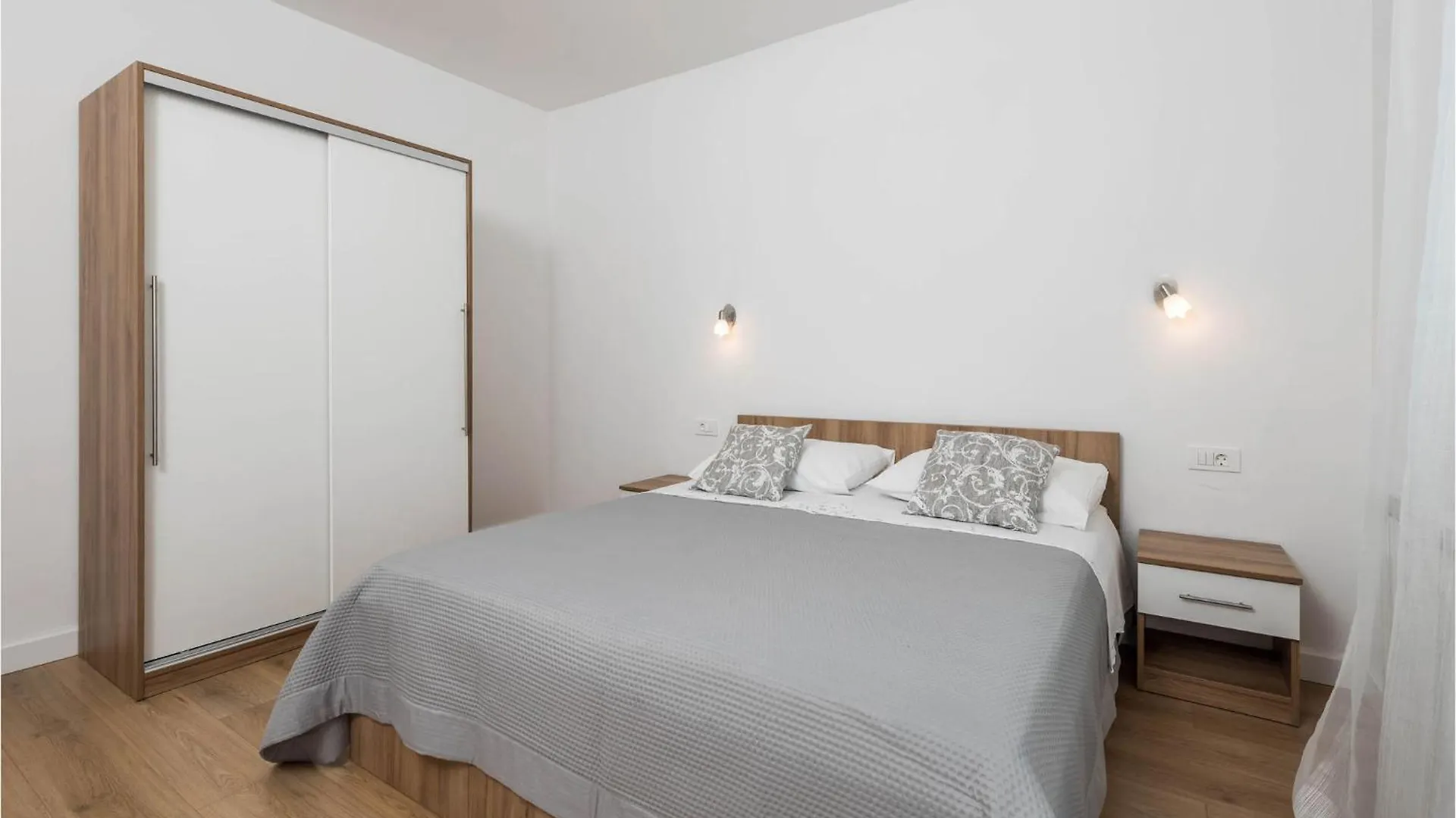 1 Bedroom Stunning Apartment In Kampor