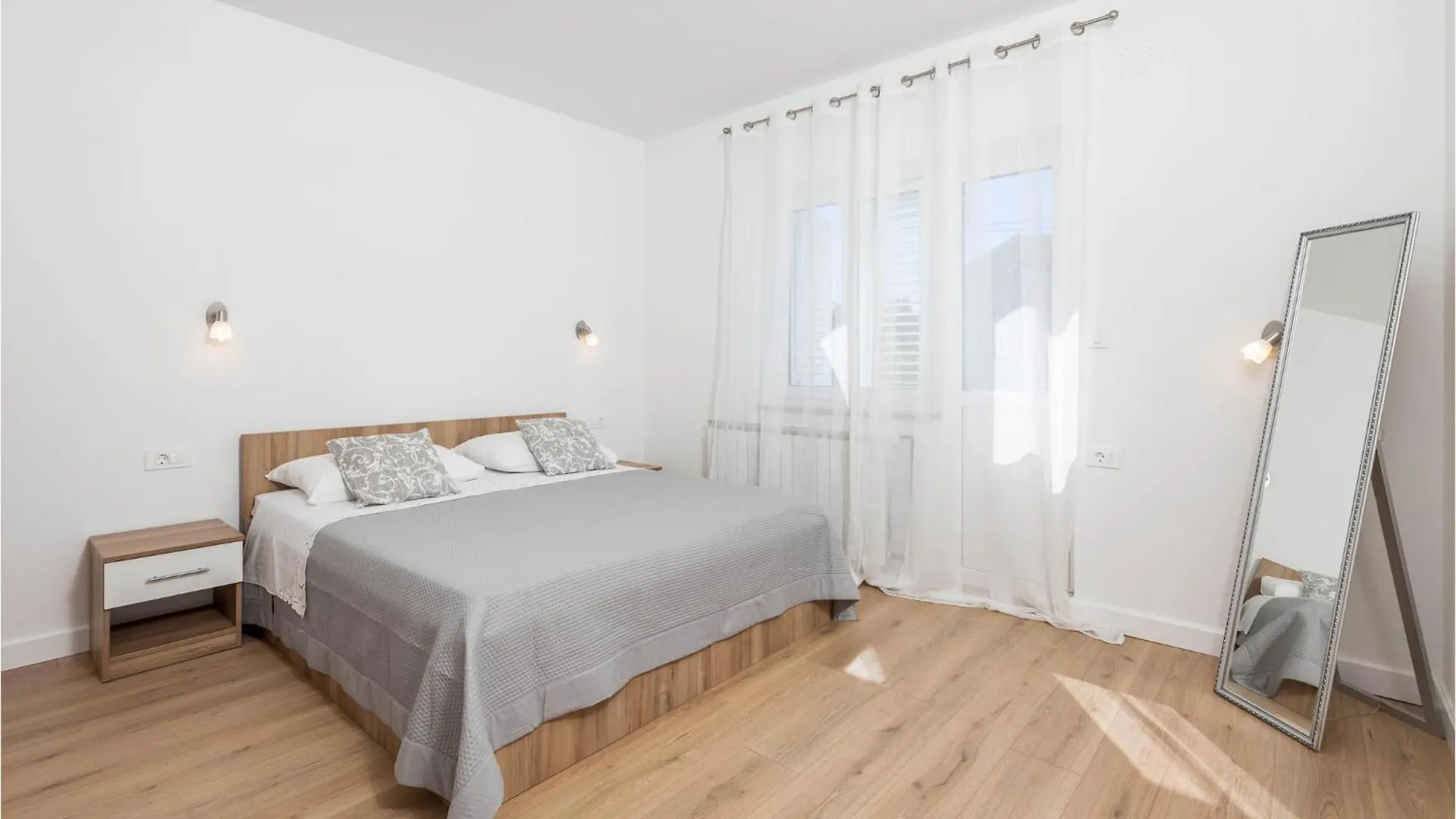 1 Bedroom Stunning Apartment In Kampor