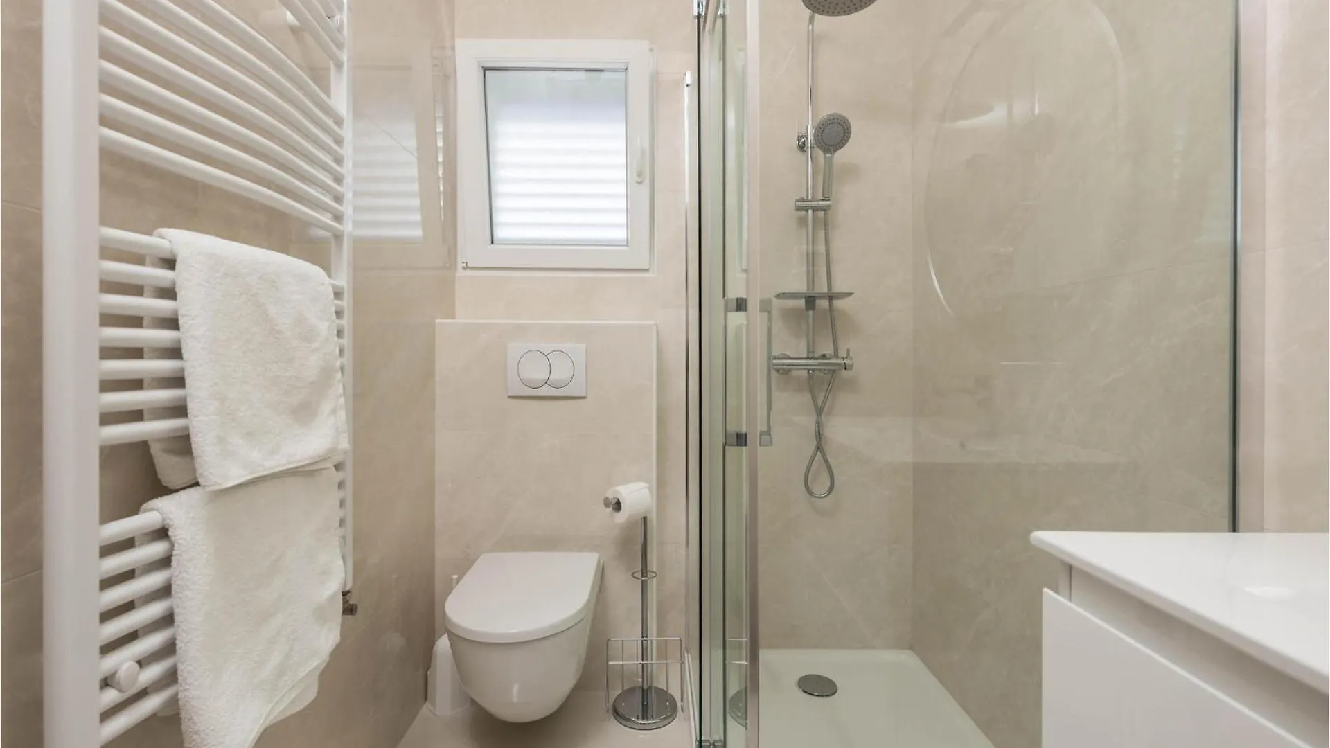 1 Bedroom Stunning Apartment In Kampor