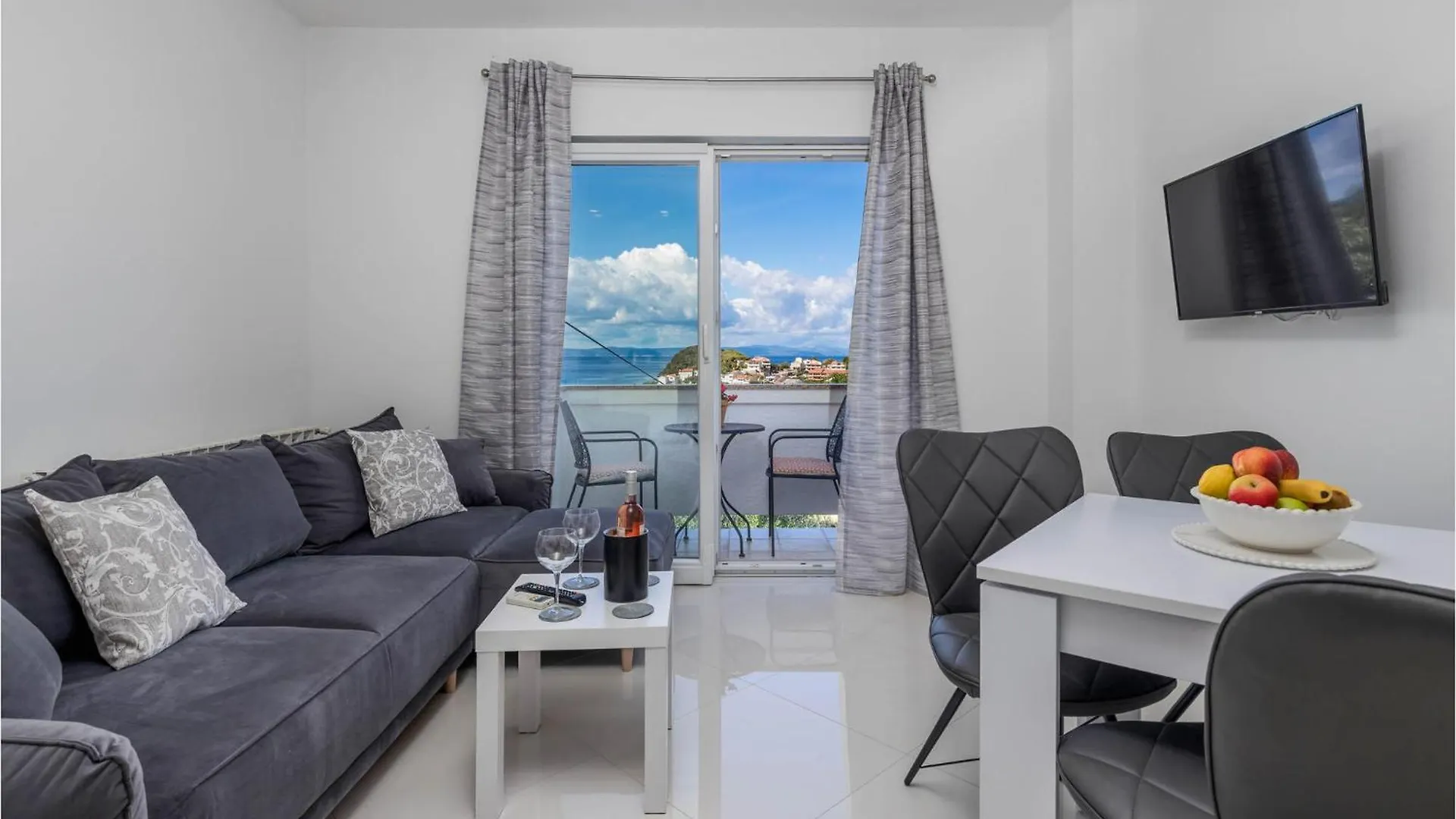 1 Bedroom Stunning Apartment In Kampor